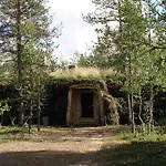 卡克斯劳塔宁阿克蒂克度假酒店 - 圆顶小屋和小木屋 酒店 萨利色尔卡