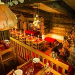 Kakslauttanen Arctic - Igloos And Otel 5*