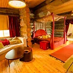 酒店 卡克斯劳塔宁阿克蒂克度假酒店 - 圆顶小屋和小木屋 5*