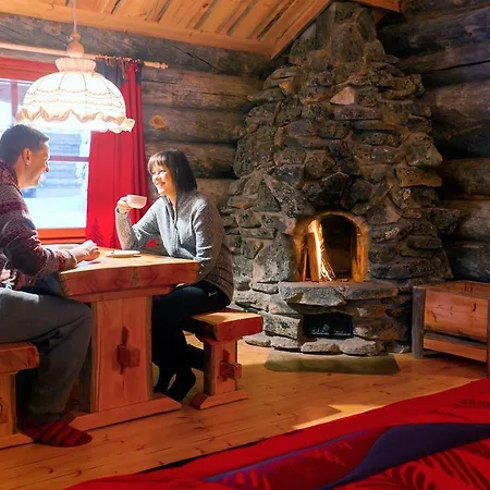 酒店 卡克斯劳塔宁阿克蒂克度假酒店 - 圆顶小屋和小木屋