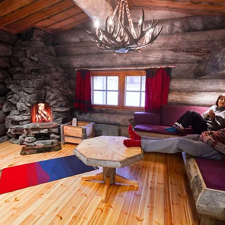 卡克斯劳塔宁阿克蒂克度假酒店 - 圆顶小屋和小木屋