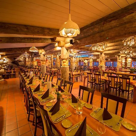 卡克斯劳塔宁阿克蒂克度假酒店 - 圆顶小屋和小木屋