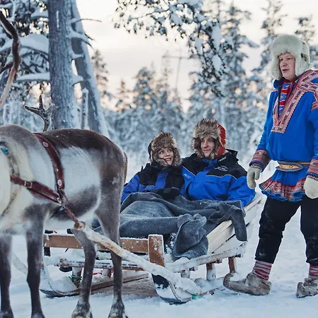 酒店 卡克斯劳塔宁阿克蒂克度假酒店 - 圆顶小屋和小木屋 5*