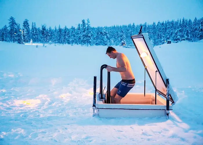 カクシラウッタネン 北極リゾート イグルー&シャレー サーリセルカ