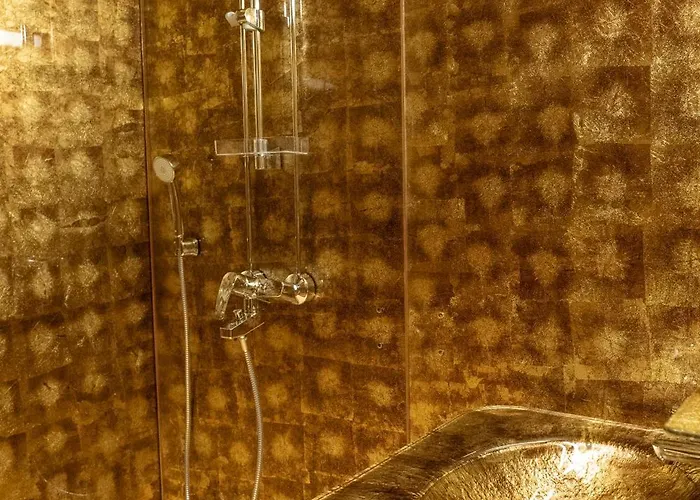 カクシラウッタネン 北極リゾート イグルー&シャレー