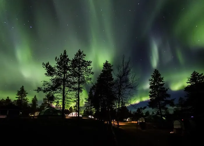 カクシラウッタネン 北極リゾート イグルー&シャレー ホテル サーリセルカ